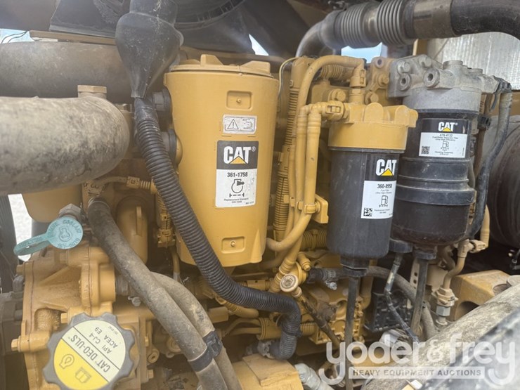 2014-caterpillar-cs54b-image-23