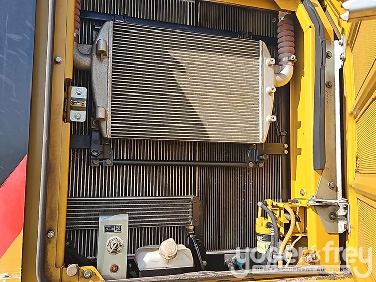 2015-caterpillar-329fl-image-31