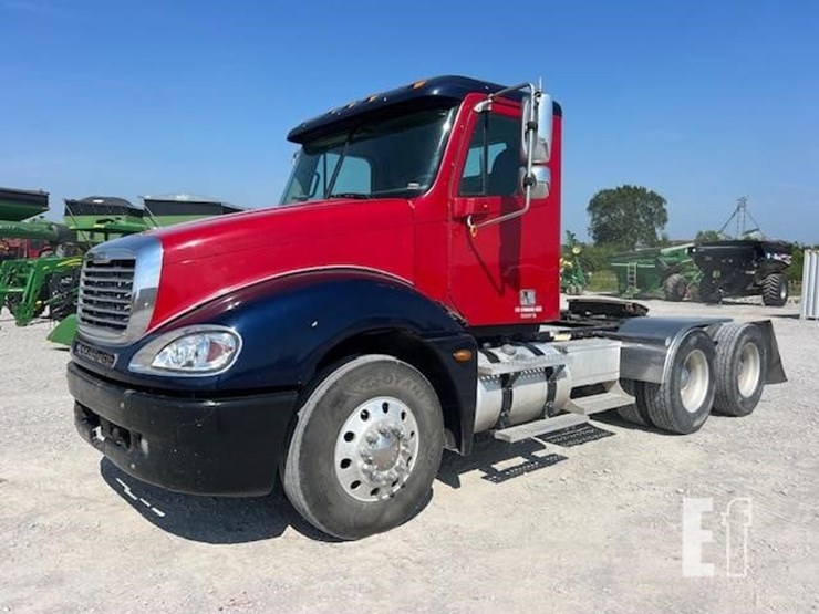 2006-freightliner-columbia-120-image-1