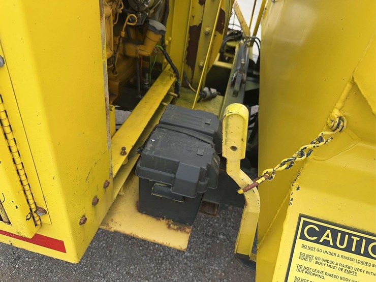 2009-dinkmar-sc-25-muleself-contained-leaf-vac-image-34