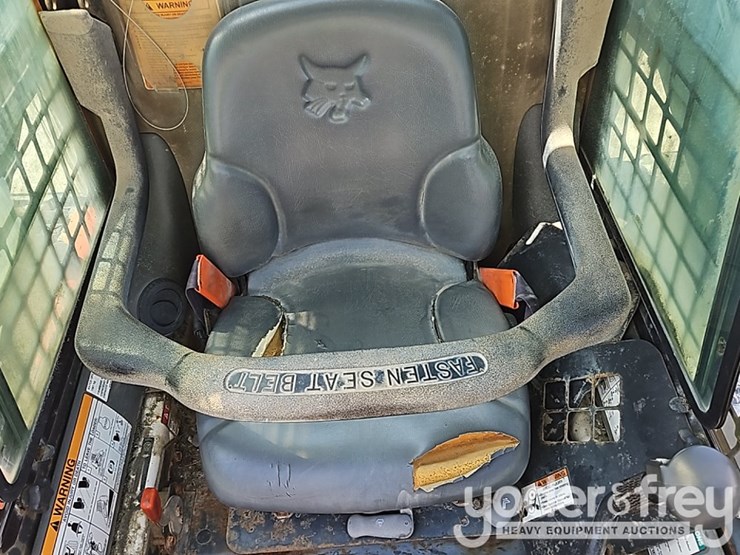 2009-bobcat-t300-image-27