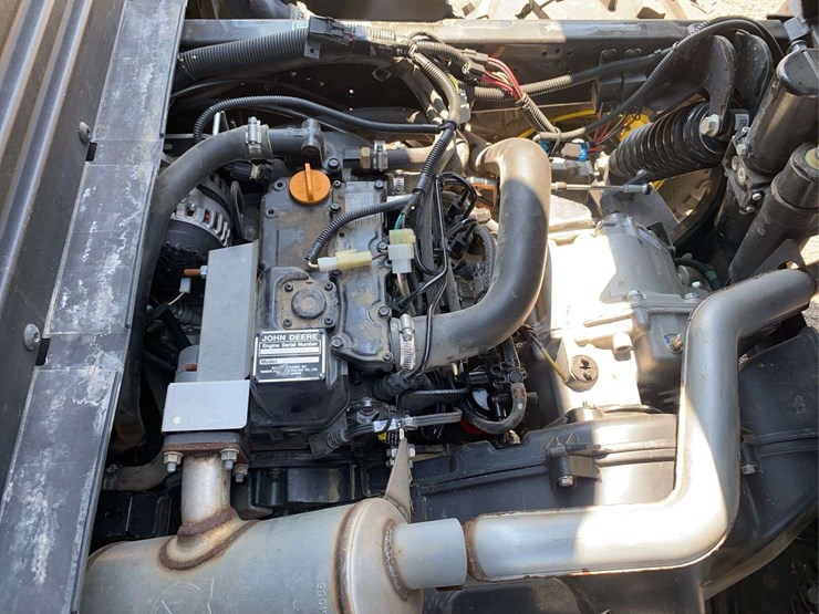 2023-john-deere-gator-image-23