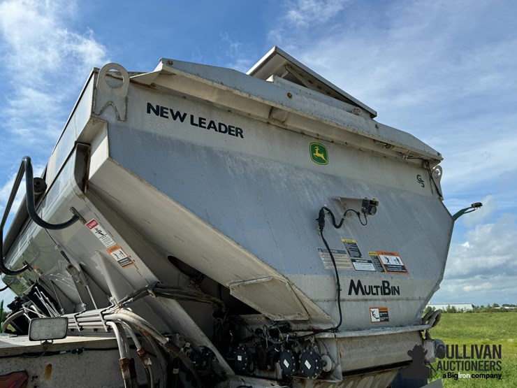2022-john-deere-800r-image-14