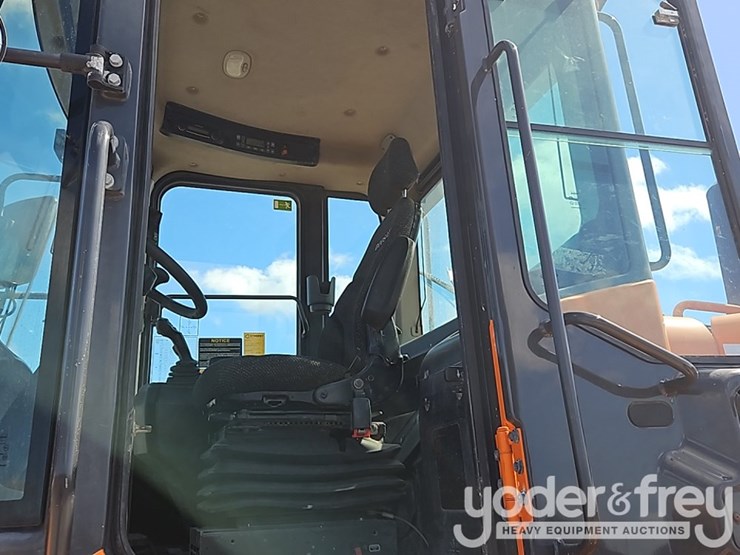 2019-doosan-dl250-5-image-25