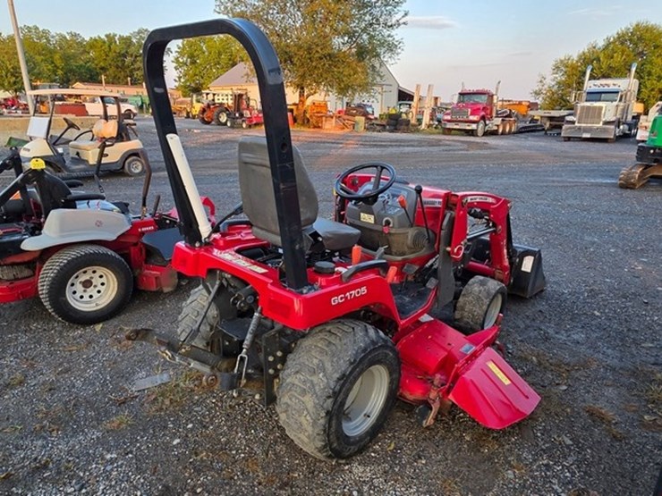 2017-massey-ferguson-gc1705-image-4