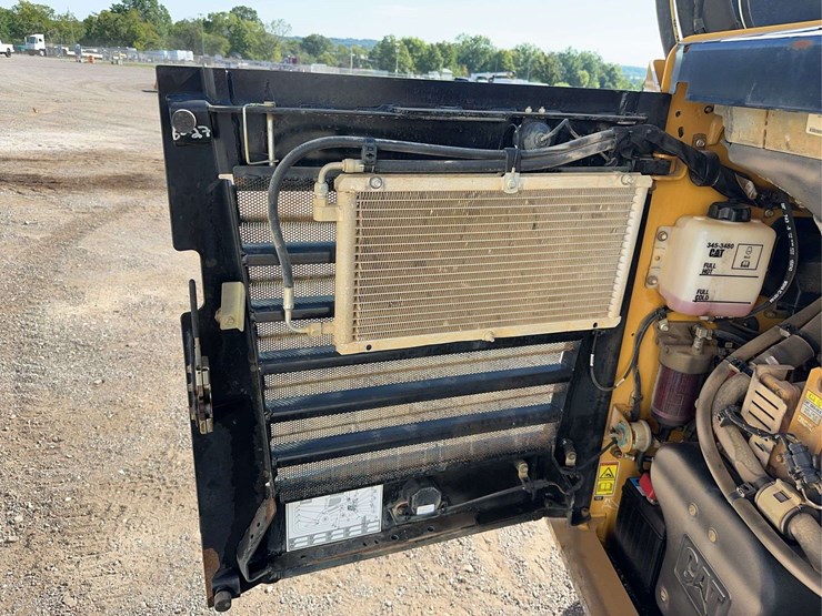 2018-caterpillar-262d-image-19
