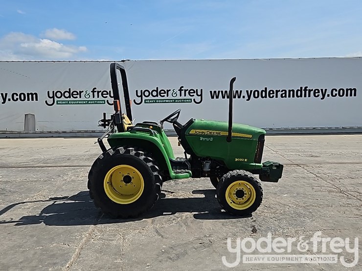 2014-john-deere-3032e-image-6