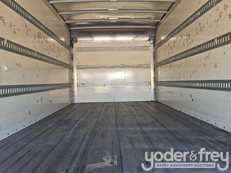 2019-hino-195-image-19