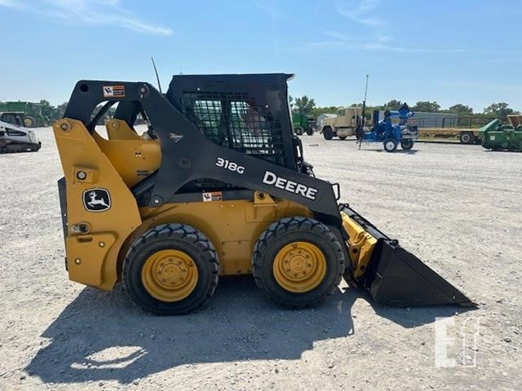 2018-deere-318g-image-6