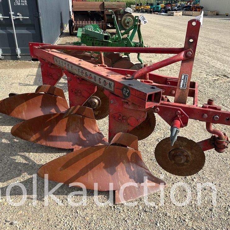 MASSEY-FERGUSON 82