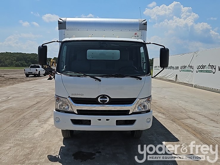 2019-hino-195-image-10