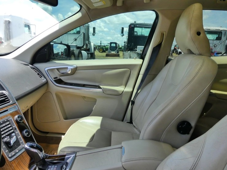 2015-volvo-xc60-image-12