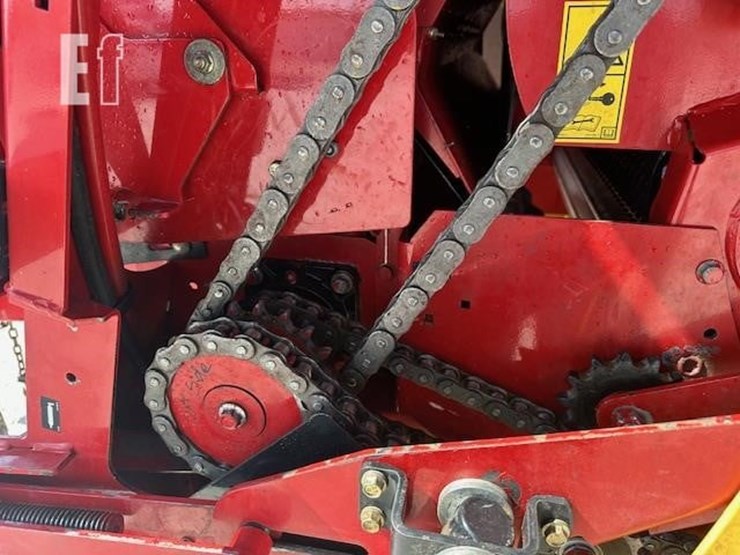 new-holland-roll-belt-560-image-15