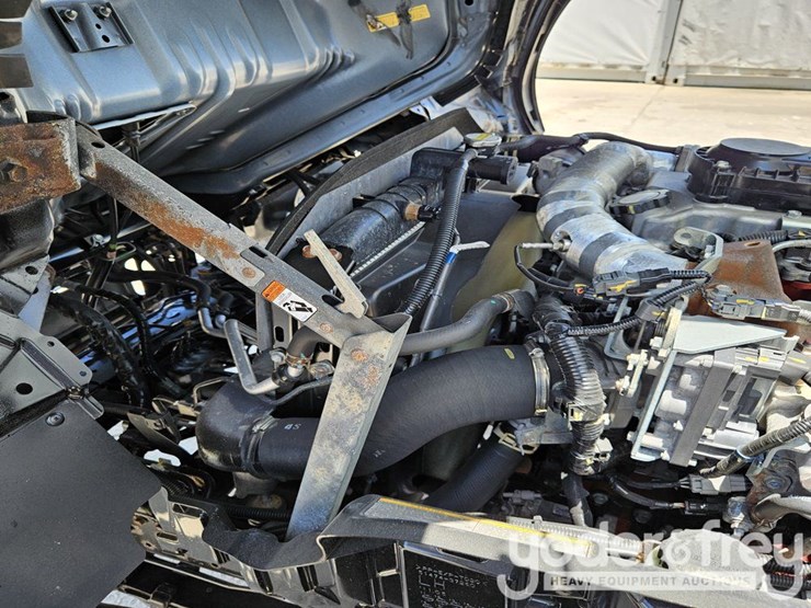 2019-hino-195-image-21