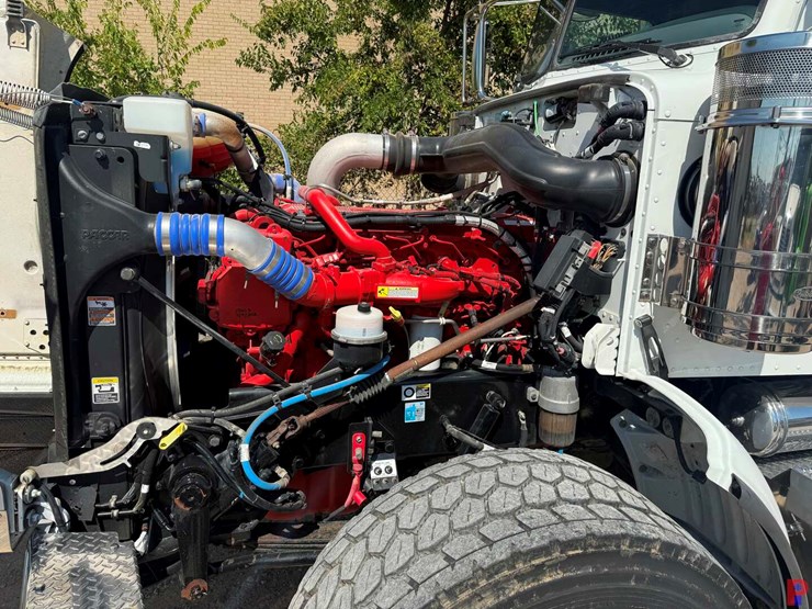 2016-peterbilt-367-image-8