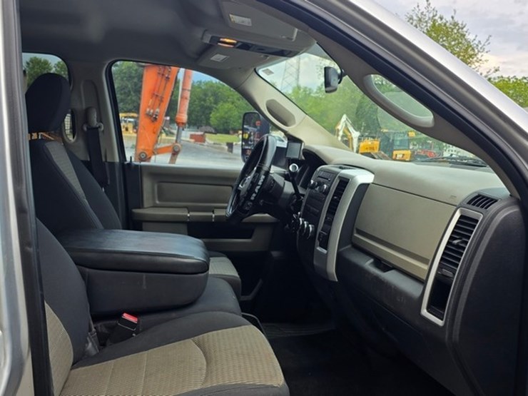 2011-dodge-2500-image-45