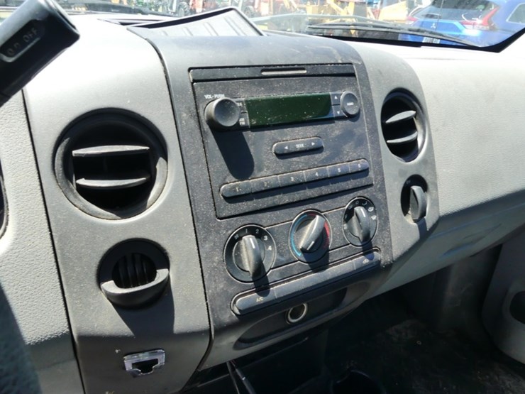 2005-ford-f150-xl-image-12