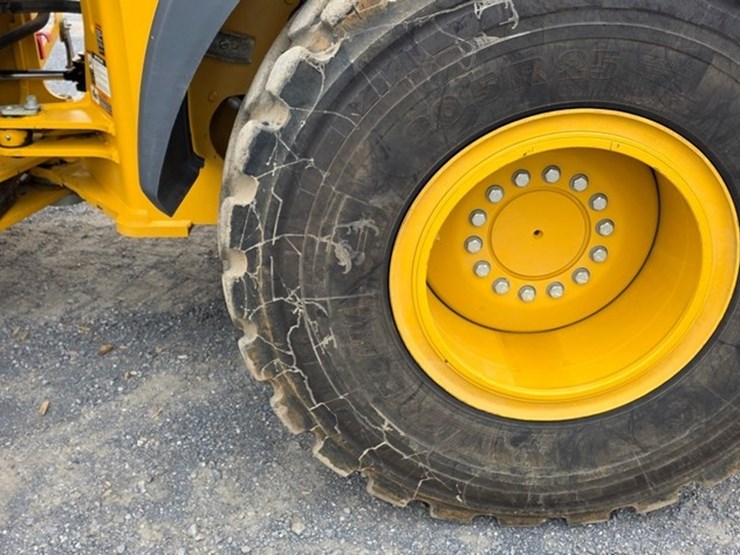 2021-deere-524l-image-36