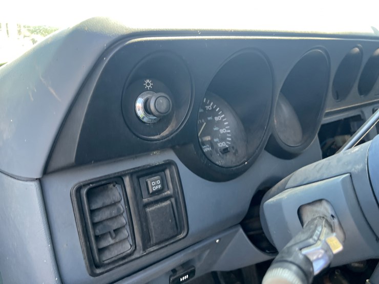 1990-dodge-ram-van-image-18
