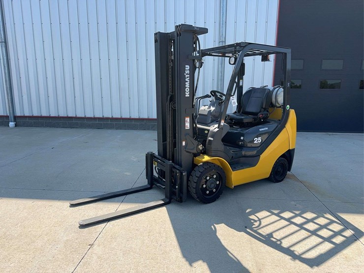2018-komatsu-fg255t-16-forklift-image-1