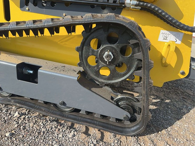 2025-land-hero-mini-stand-on-skid-loader-image-6