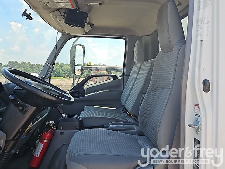 2019-hino-195-image-25