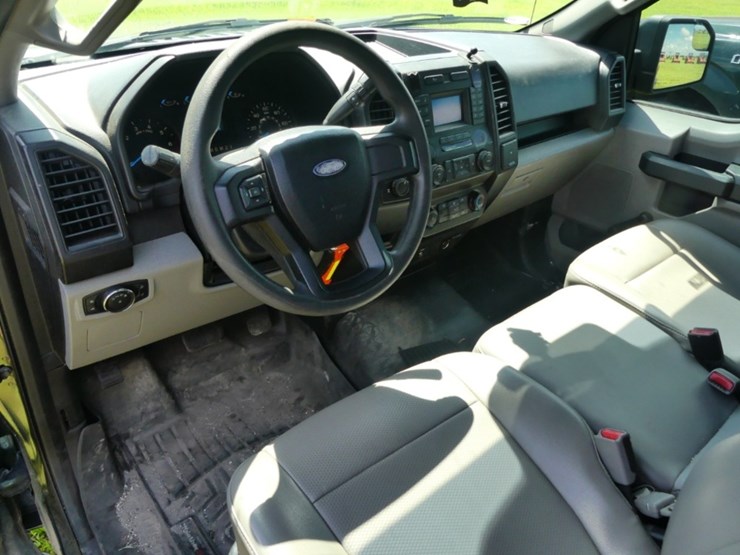 2017-ford-f150-xl-image-11