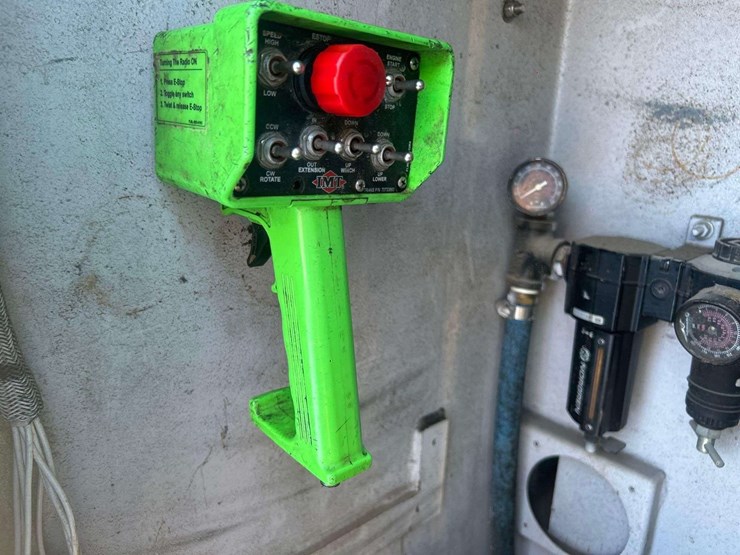 2012-peterbilt-337-image-40