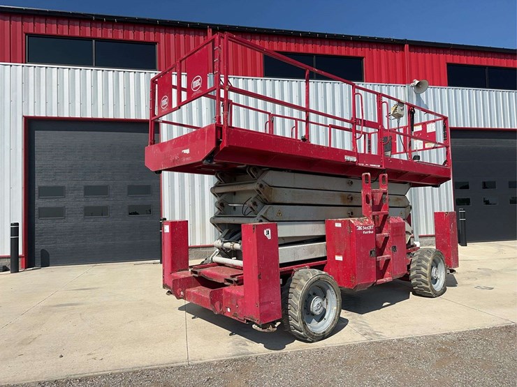 2014-meck-rough-terrain-lift-image-1