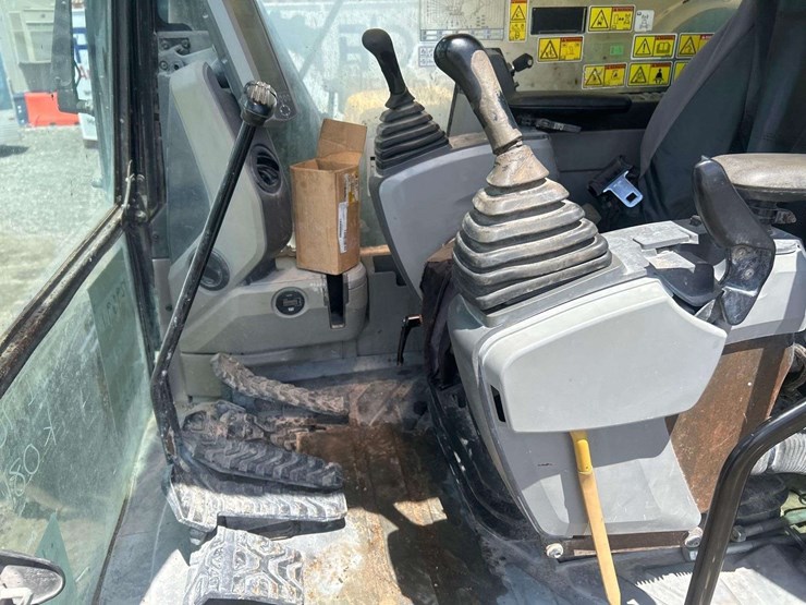 2016-caterpillar-349f-image-48