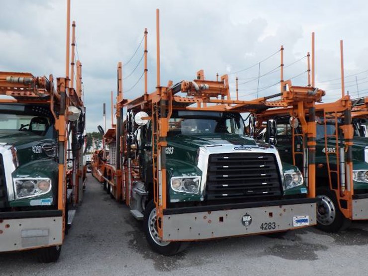 2020-freightliner-114sd-image-3