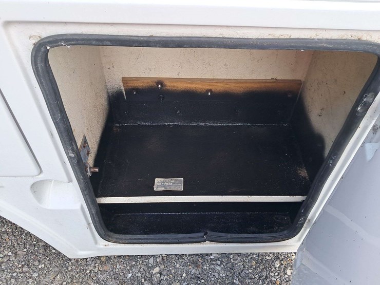 9'-fiberglass-service-body-image-8