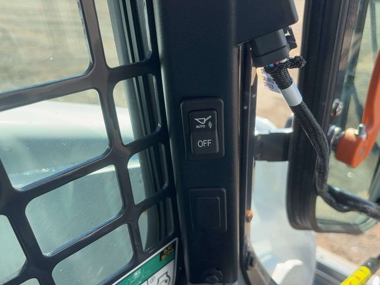 2024-bobcat-s590-image-34
