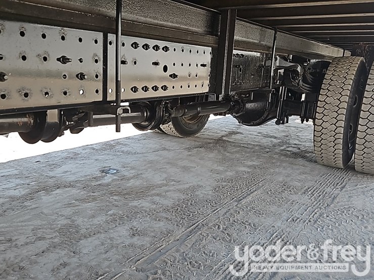 2019-hino-195-image-13