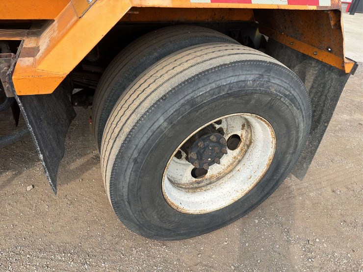 1999-kenworth-t300-image-5