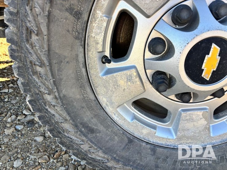 2011-chevrolet-silverado-2500hd-lt-image-25