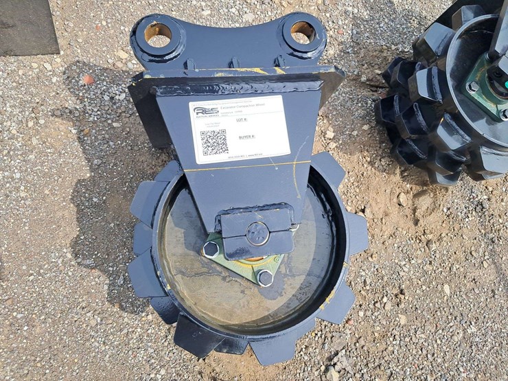 excavator-compaction-wheel-image-1
