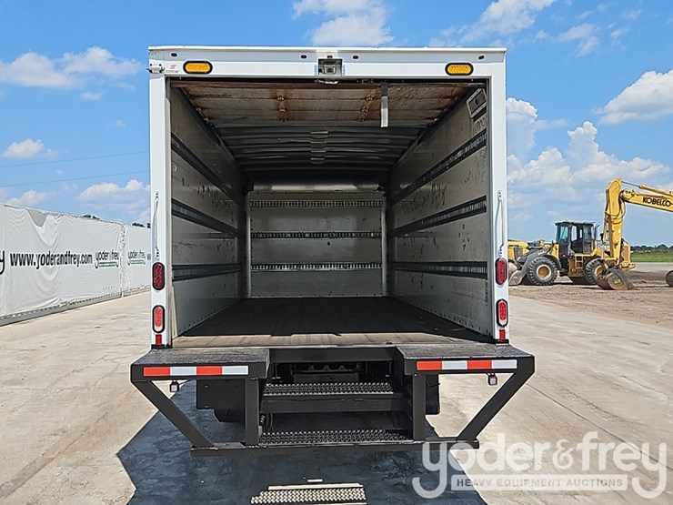 2019-hino-195-image-19