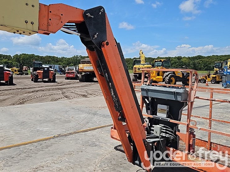 2017-jlg-600aj-image-10