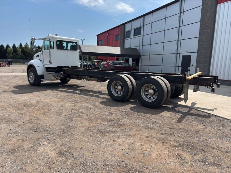2012-peterbilt-348-image-4