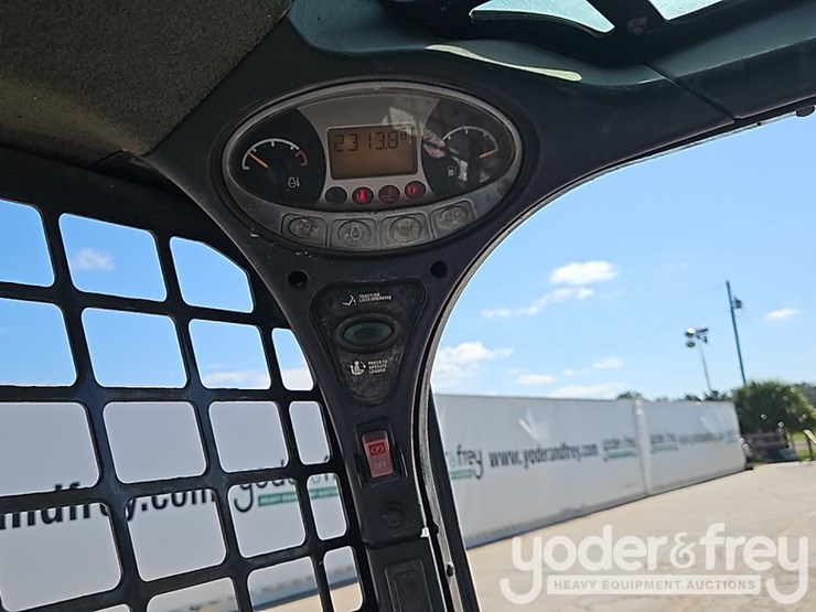 2019-bobcat-t740-image-28