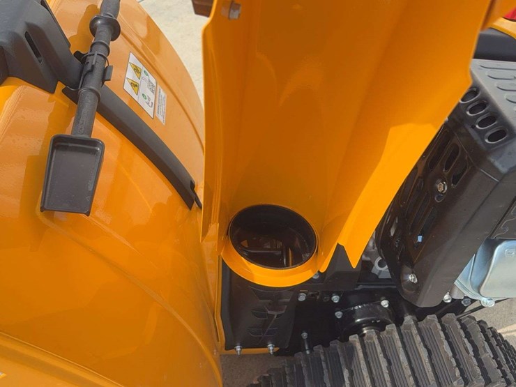 2023-cub-cadet-3x30-trac-snowblower-image-11