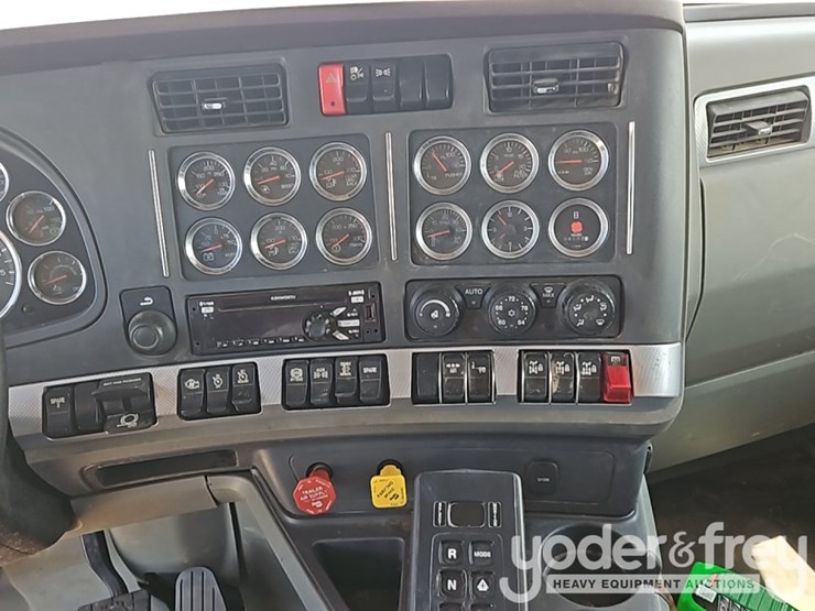 2021-kenworth-t880-image-34