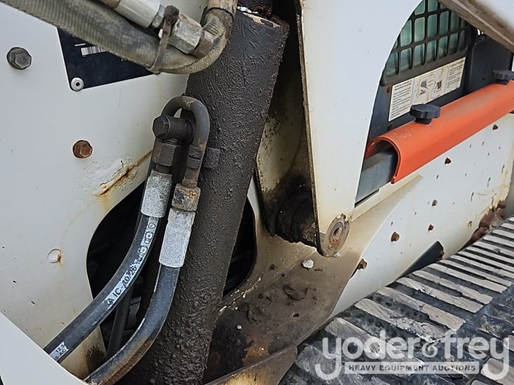 2009-bobcat-t300-image-9