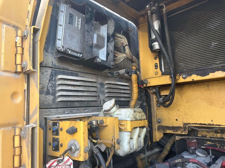 2008-caterpillar-345d-image-37