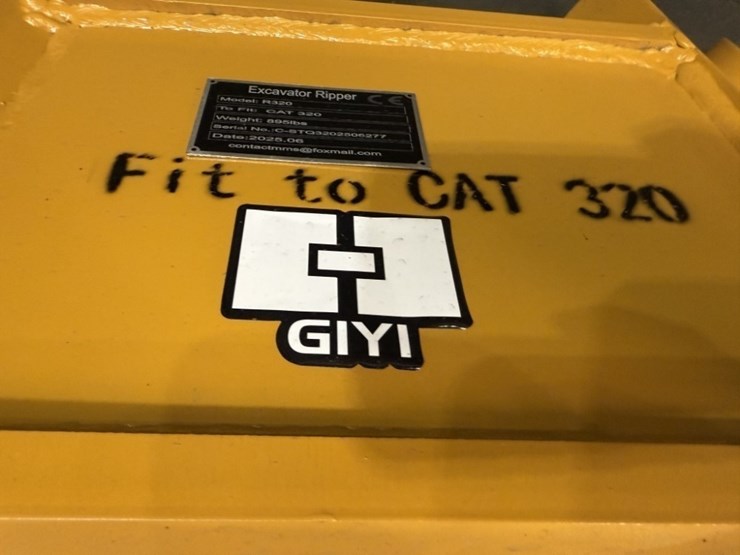2025-caterpillar-320-image-6