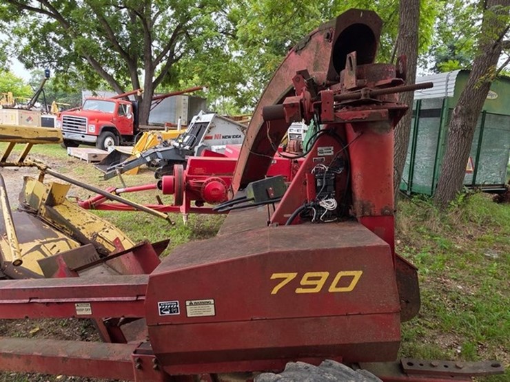 new-holland-790-image-7