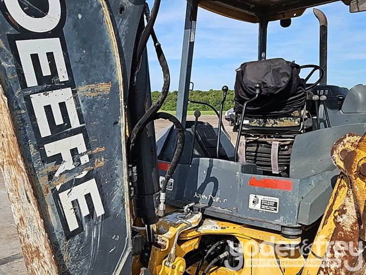 2011-deere-310j-image-21