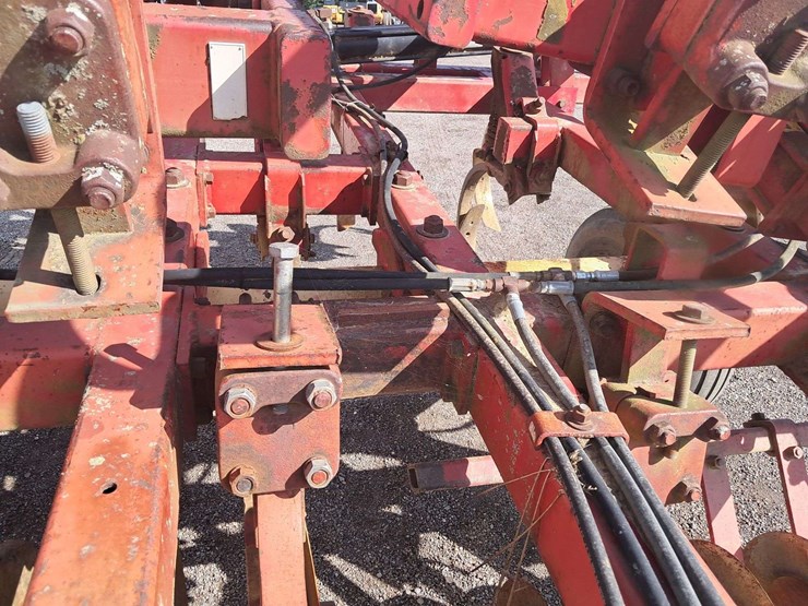 krauss-4500-15-shank-chisel-plow-image-14