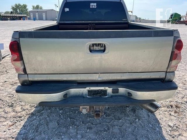 2006-chevrolet-silverado-2500hd-image-33